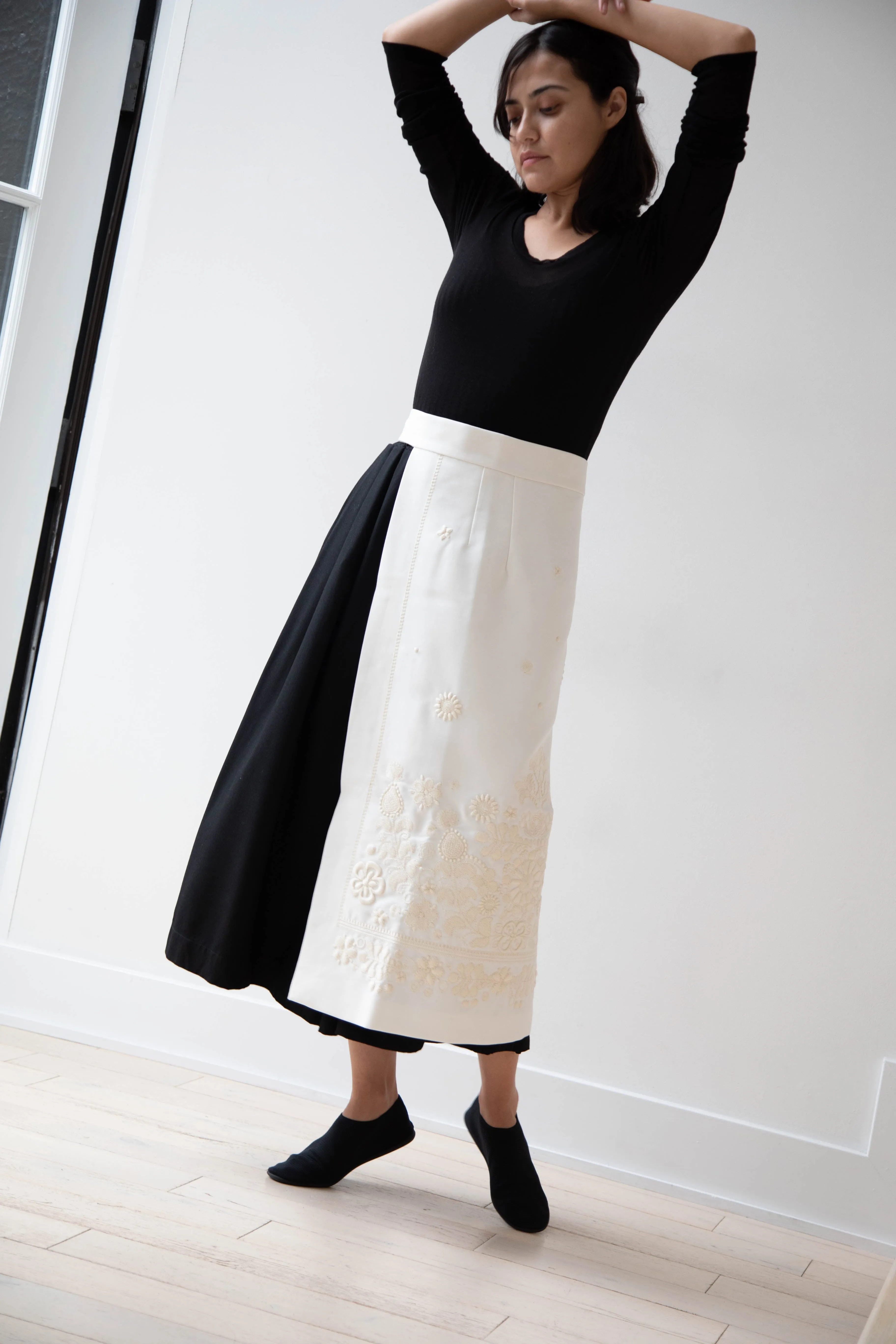 Delegan | Embroidered Plakhta in Milk