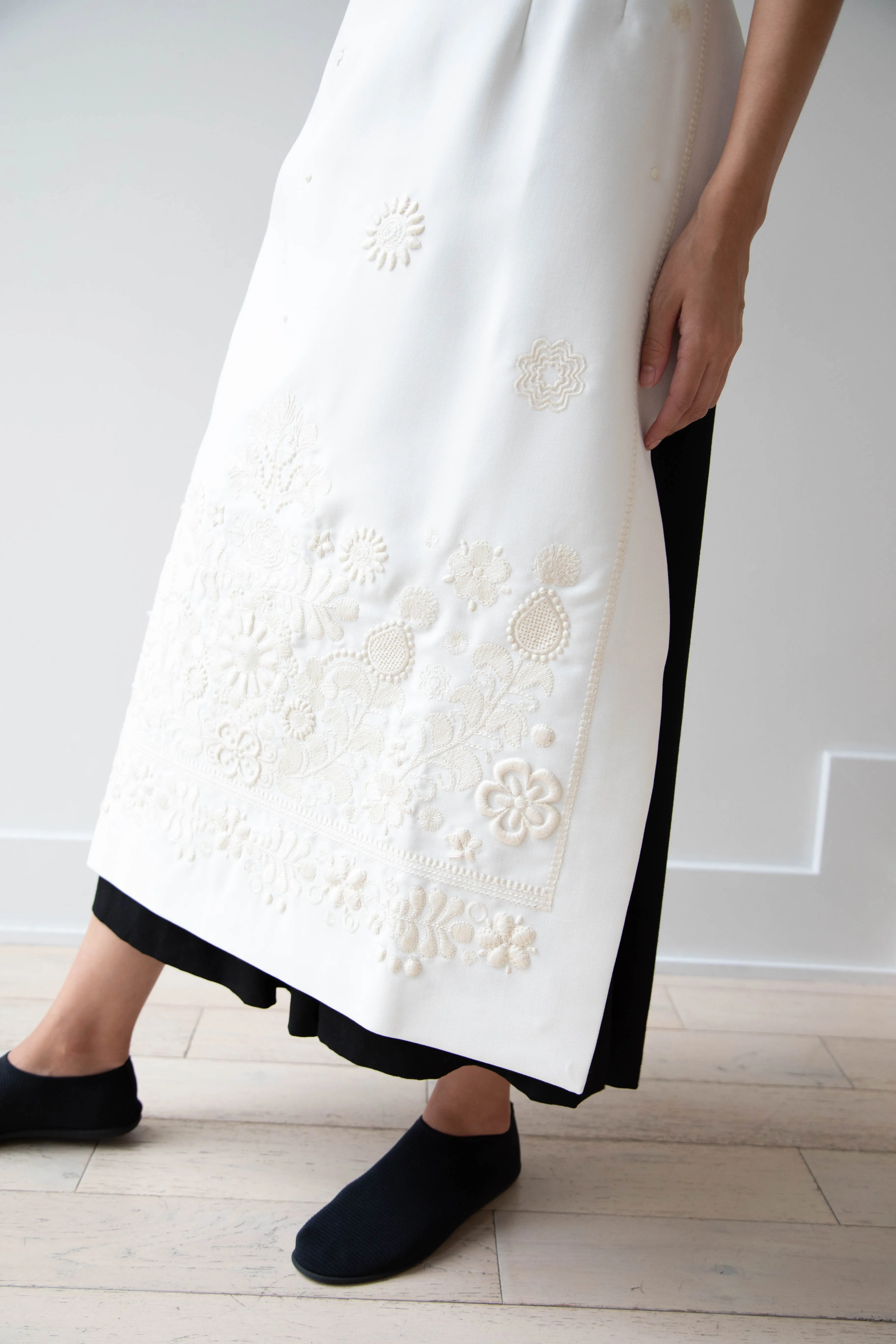 Delegan | Embroidered Plakhta in Milk