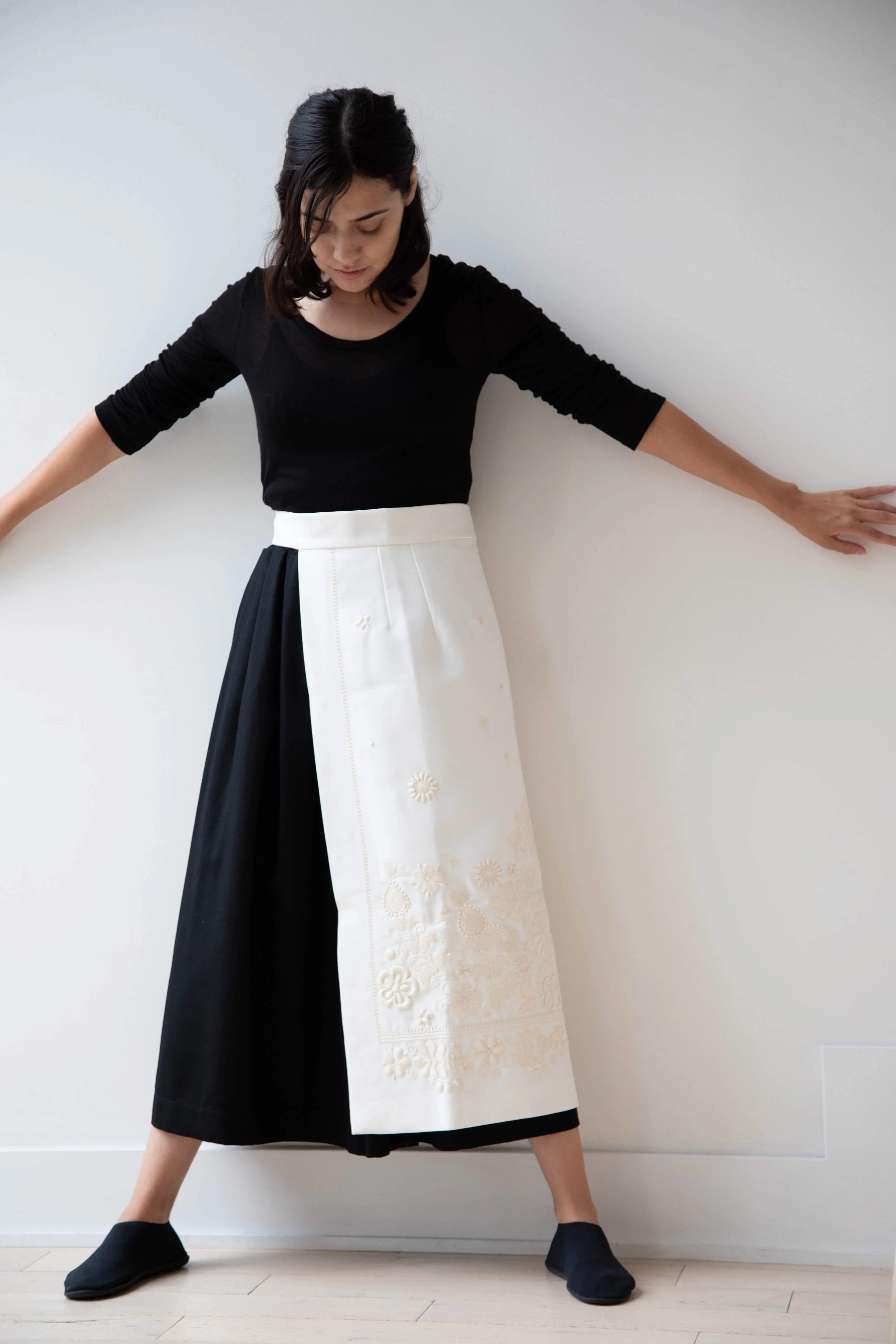 Delegan | Embroidered Plakhta in Milk