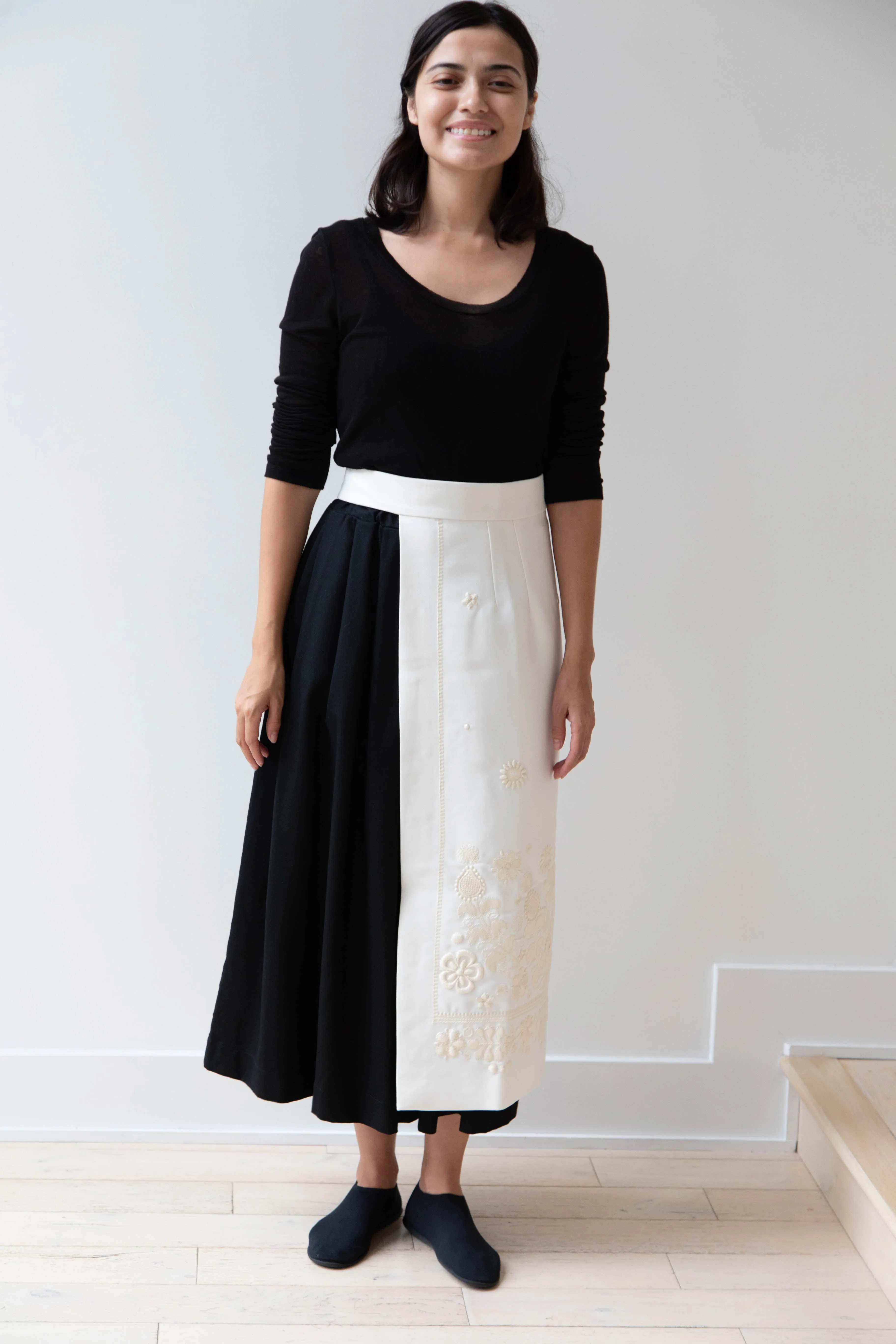 Delegan | Embroidered Plakhta in Milk
