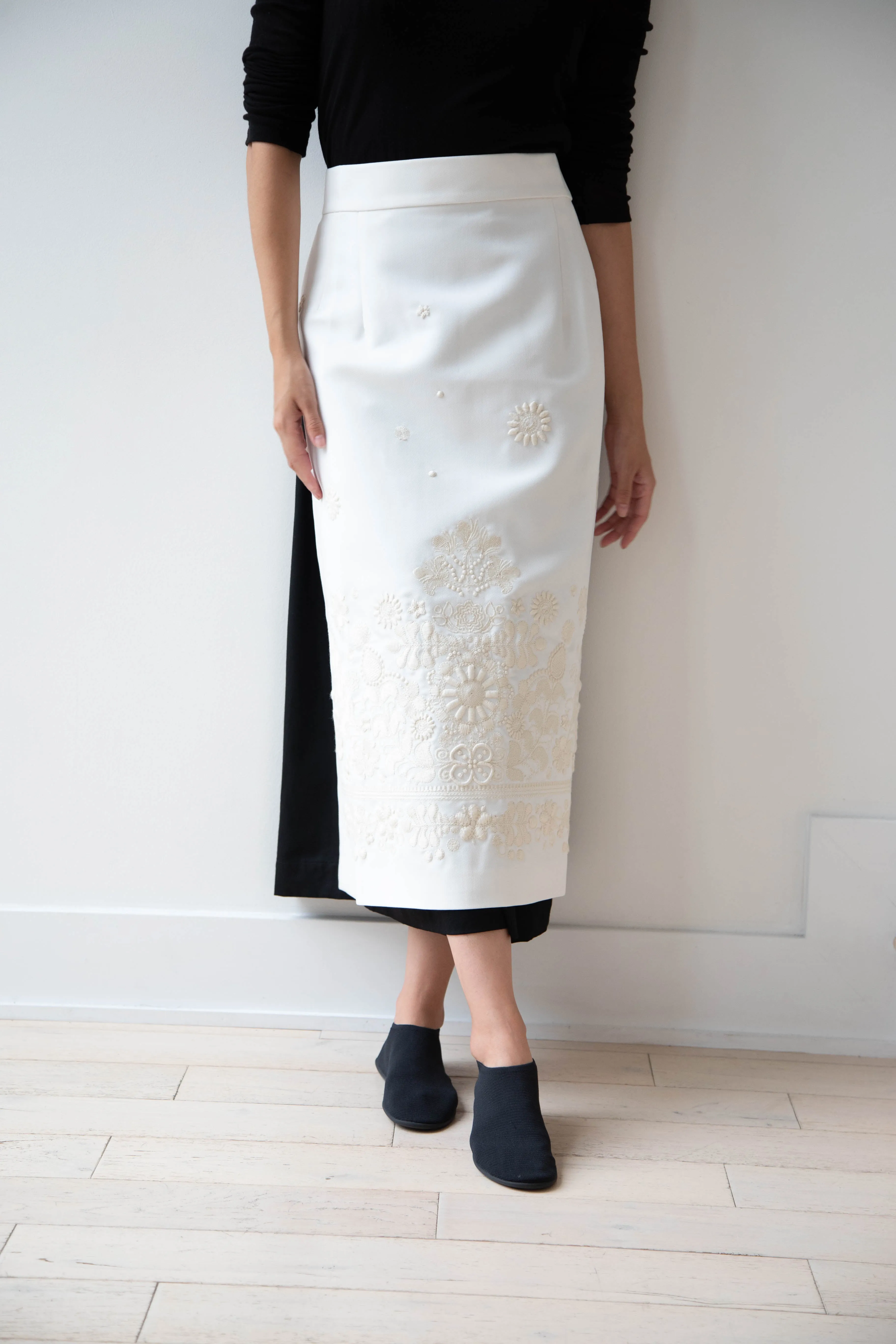 Delegan | Embroidered Plakhta in Milk