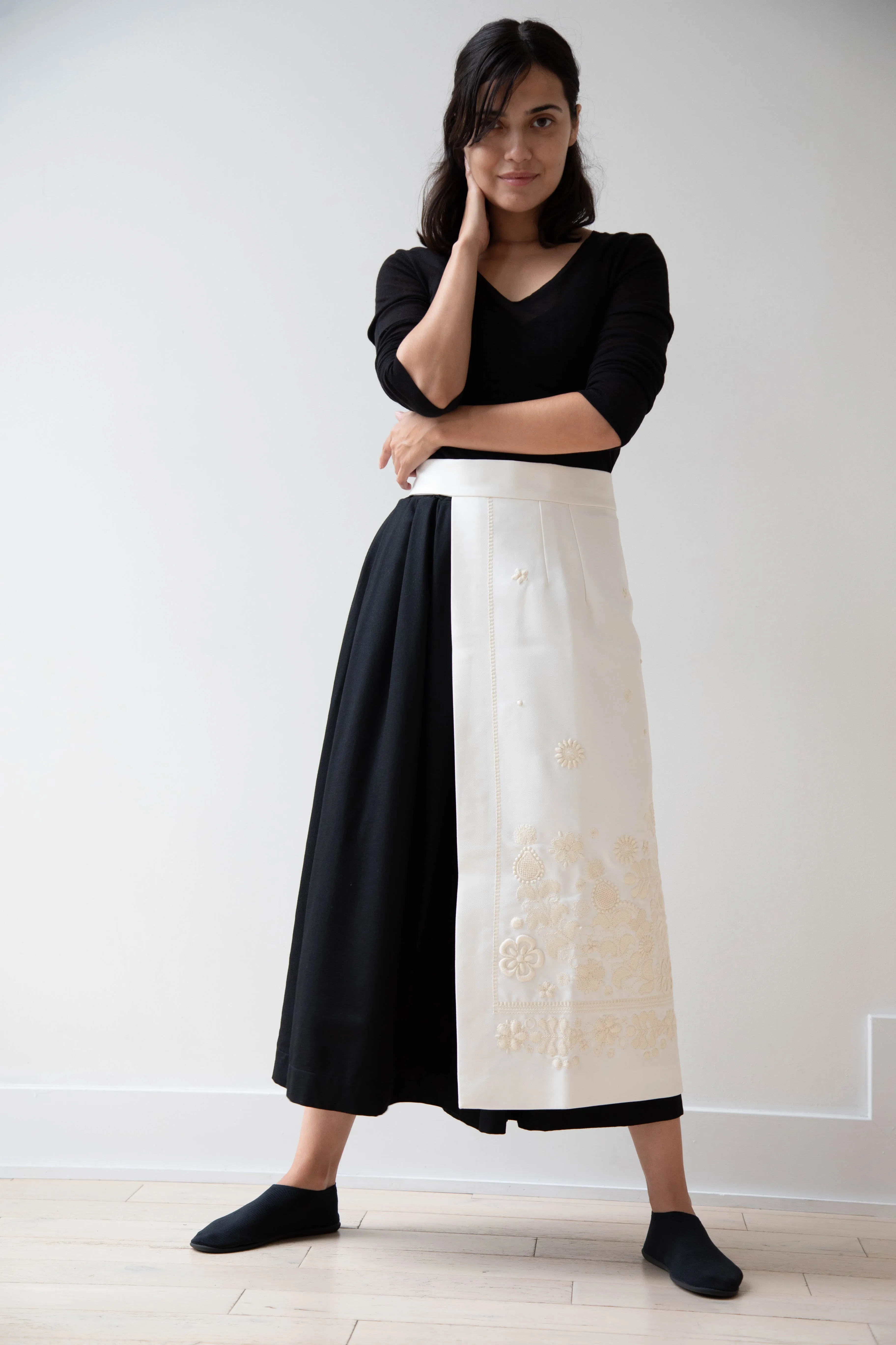 Delegan | Embroidered Plakhta in Milk