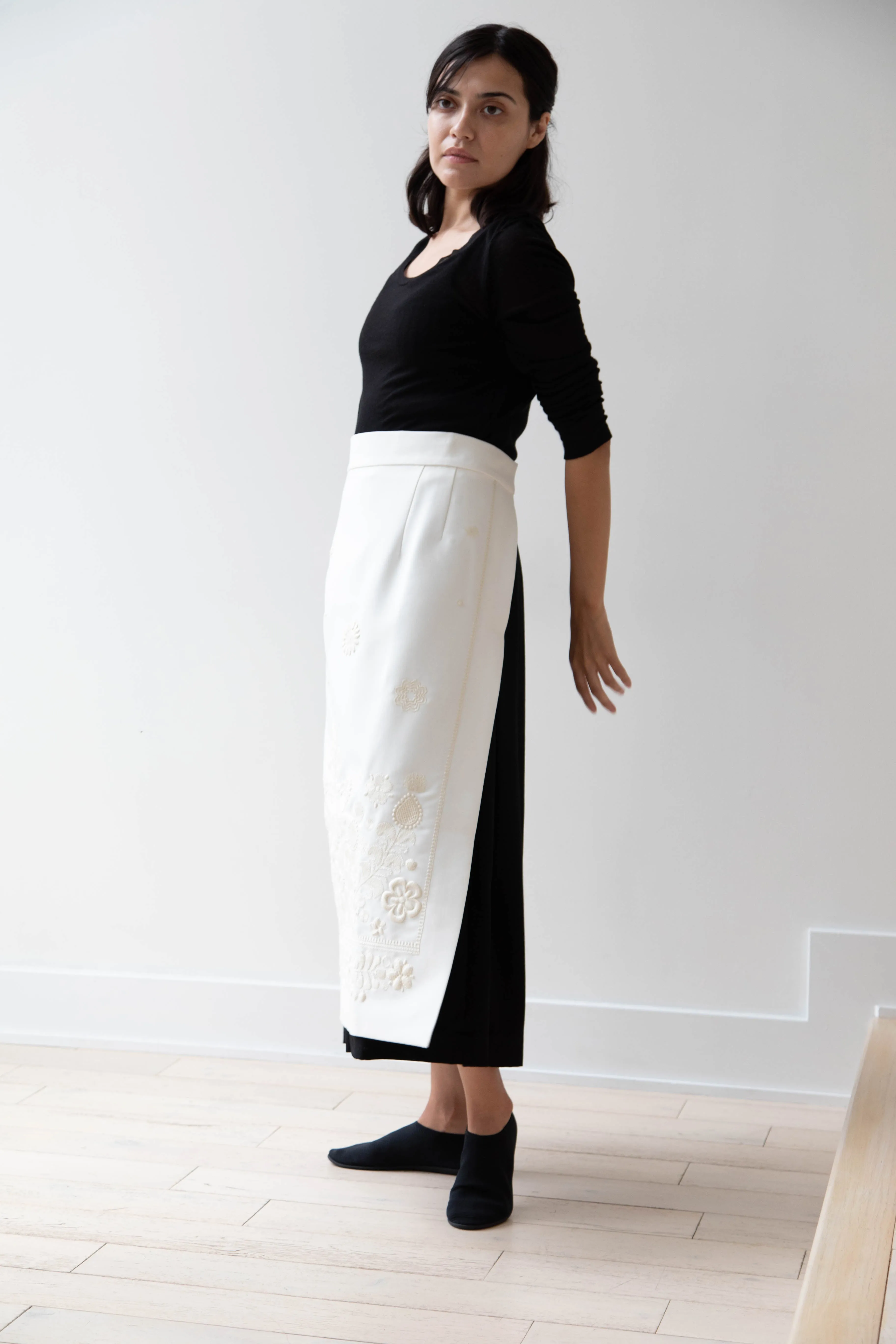 Delegan | Embroidered Plakhta in Milk