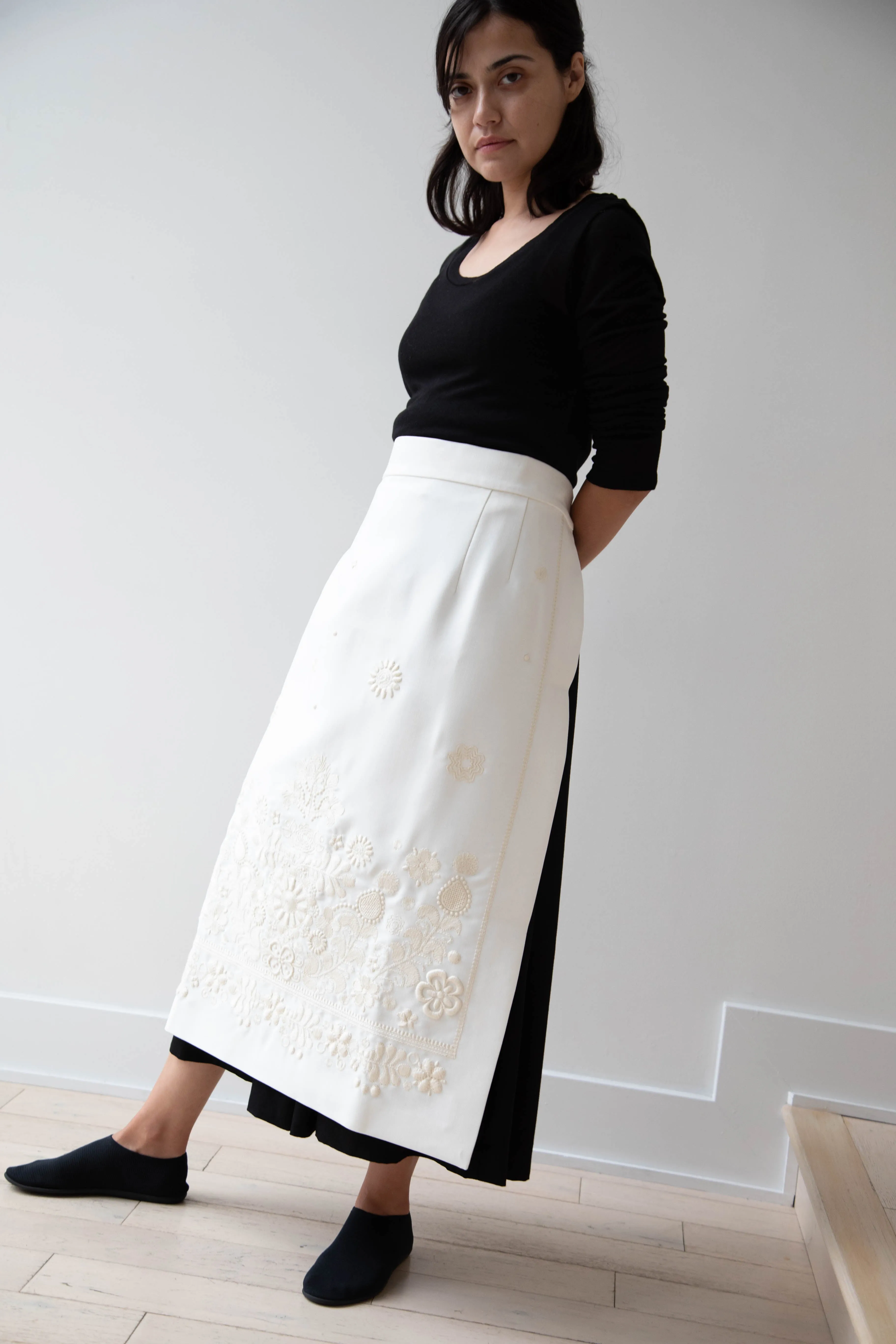 Delegan | Embroidered Plakhta in Milk