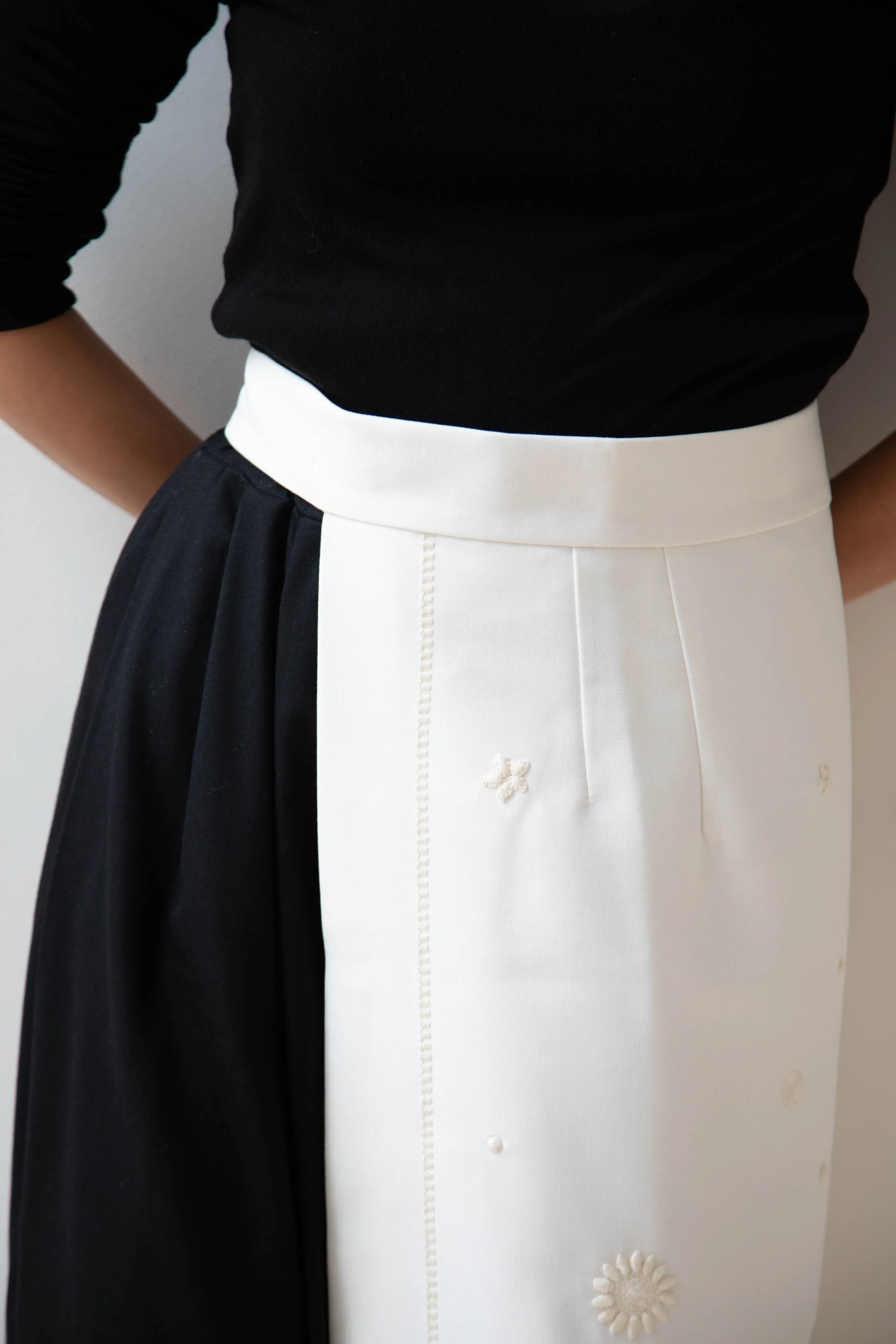 Delegan | Embroidered Plakhta in Milk