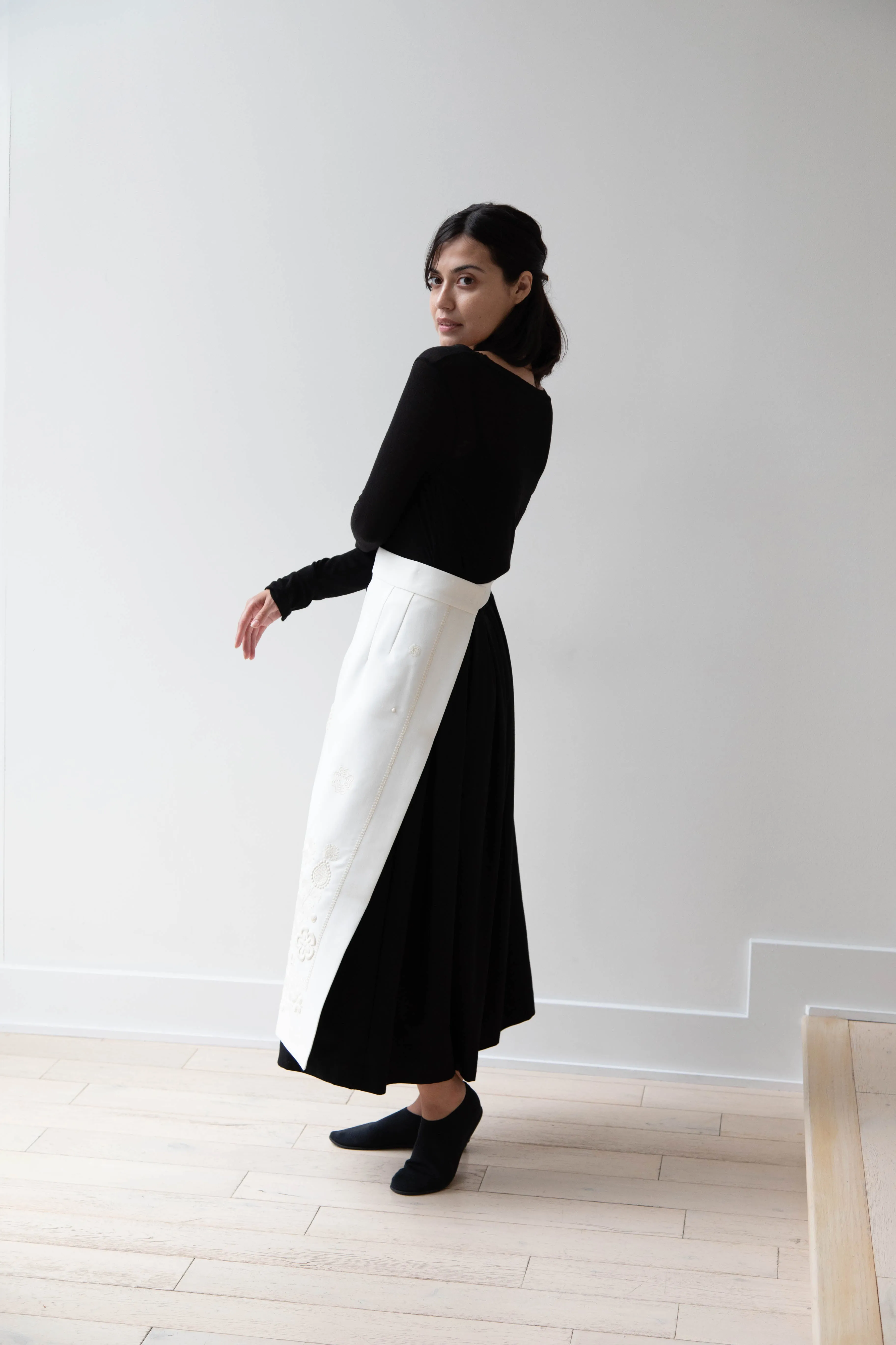 Delegan | Embroidered Plakhta in Milk