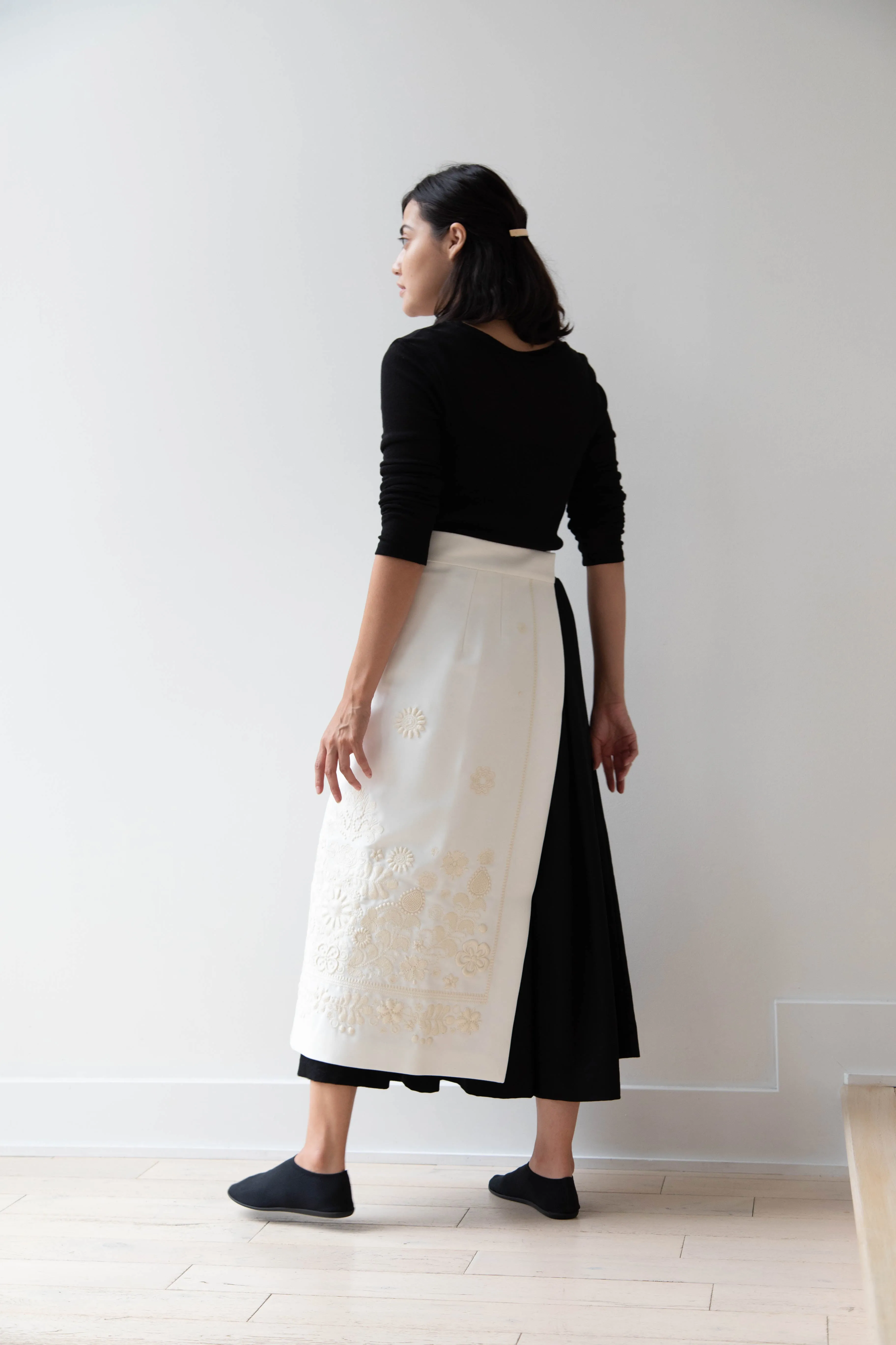 Delegan | Embroidered Plakhta in Milk
