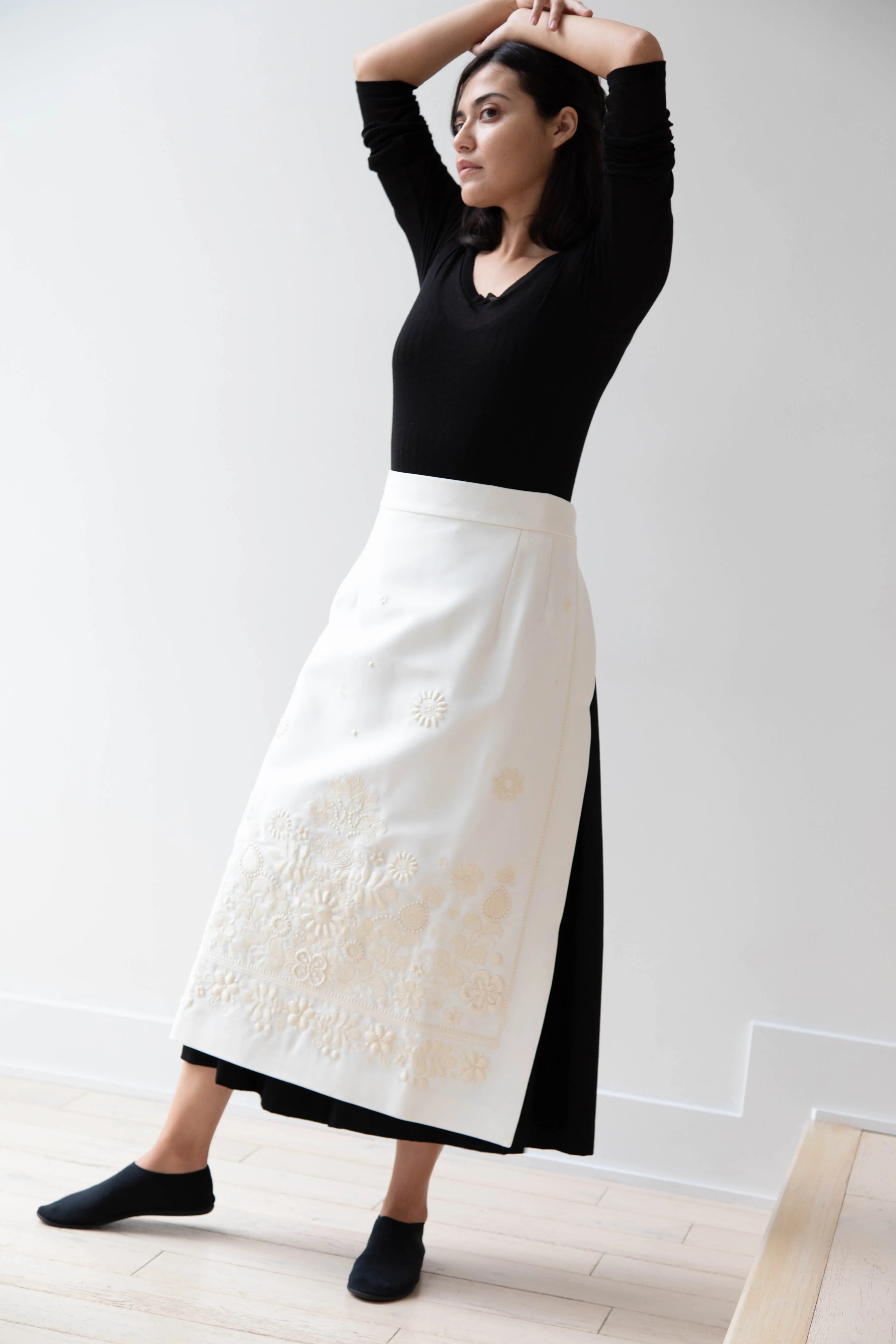 Delegan | Embroidered Plakhta in Milk