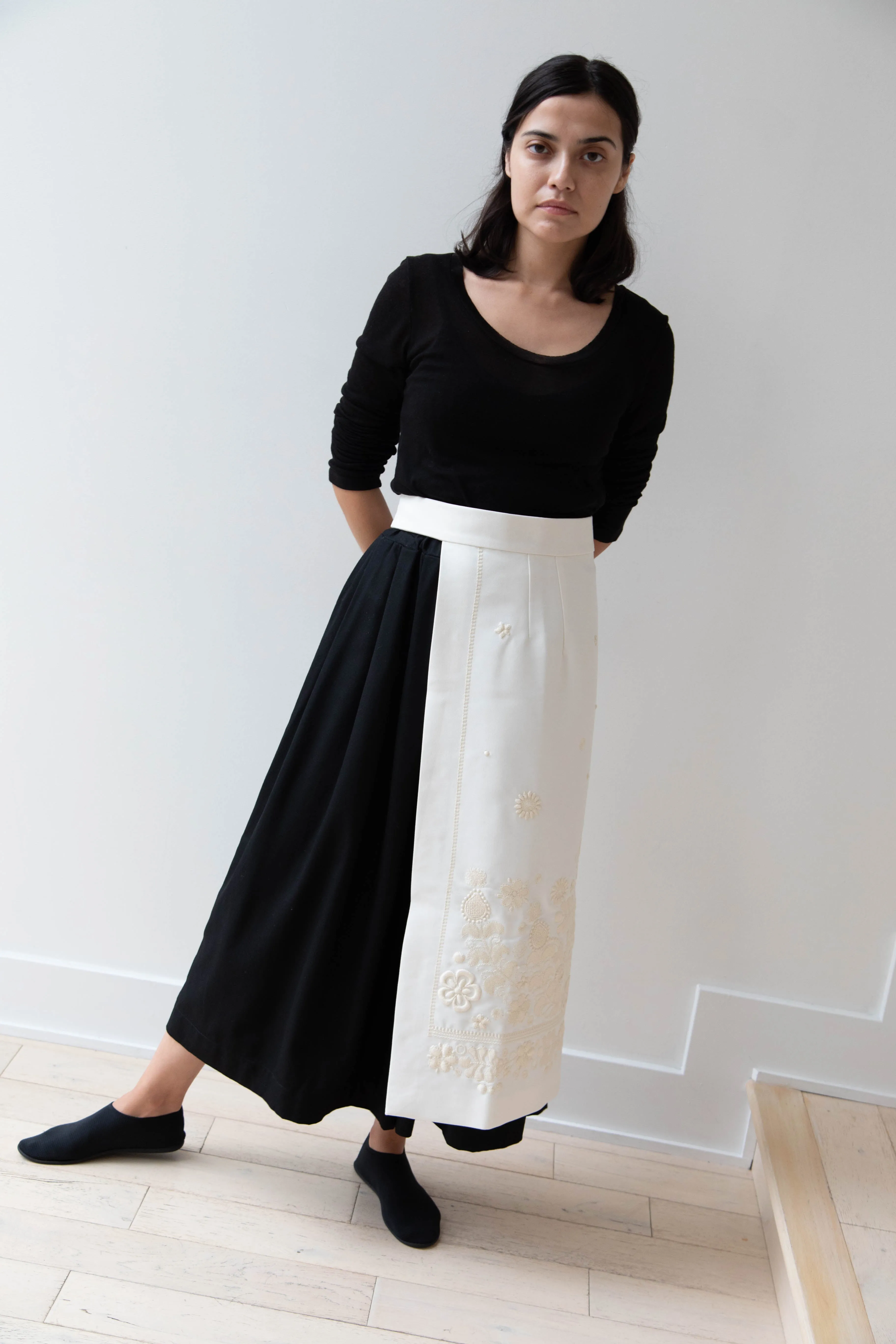 Delegan | Embroidered Plakhta in Milk