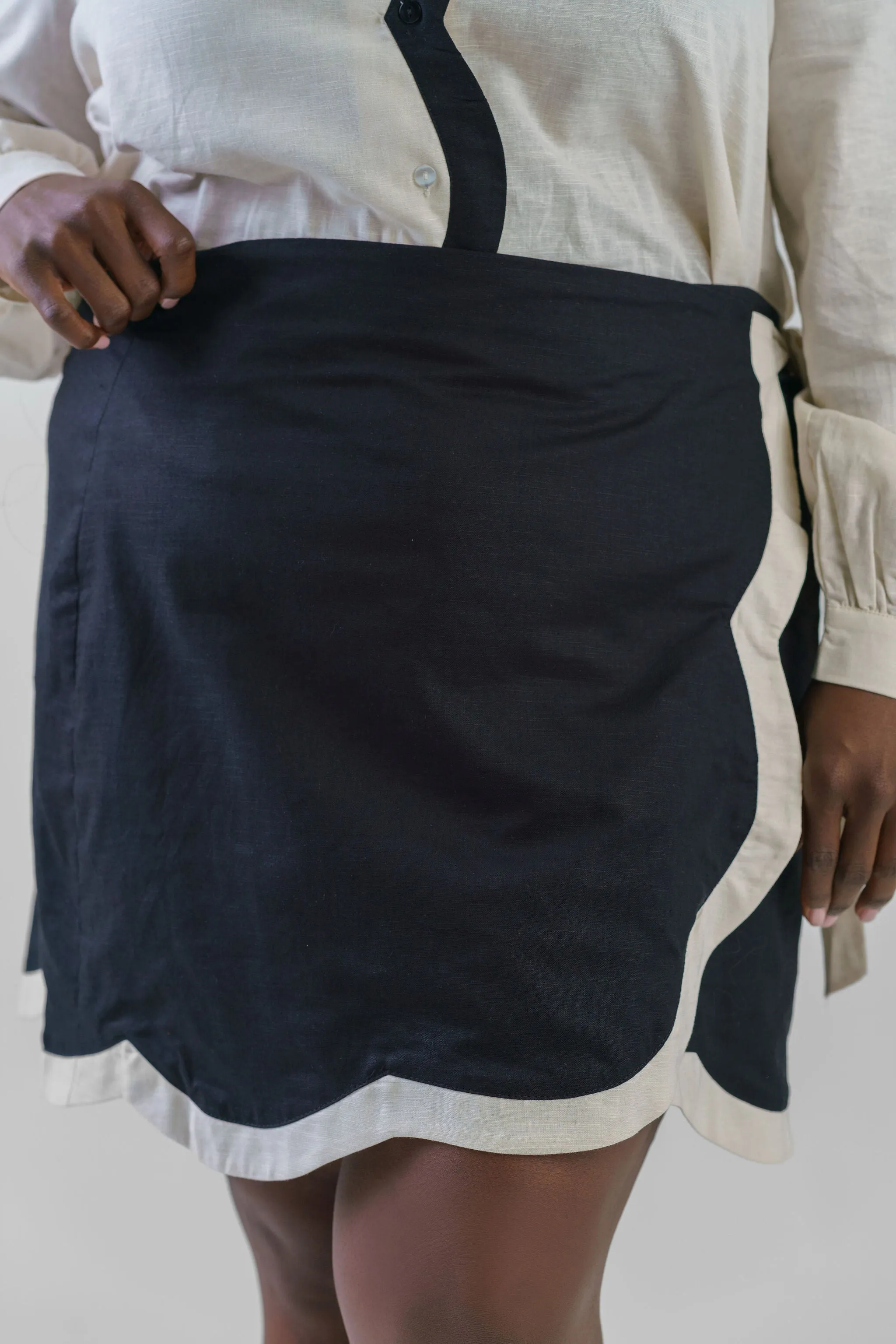 MONO SCALLOP MINI JASPRE SKIRT