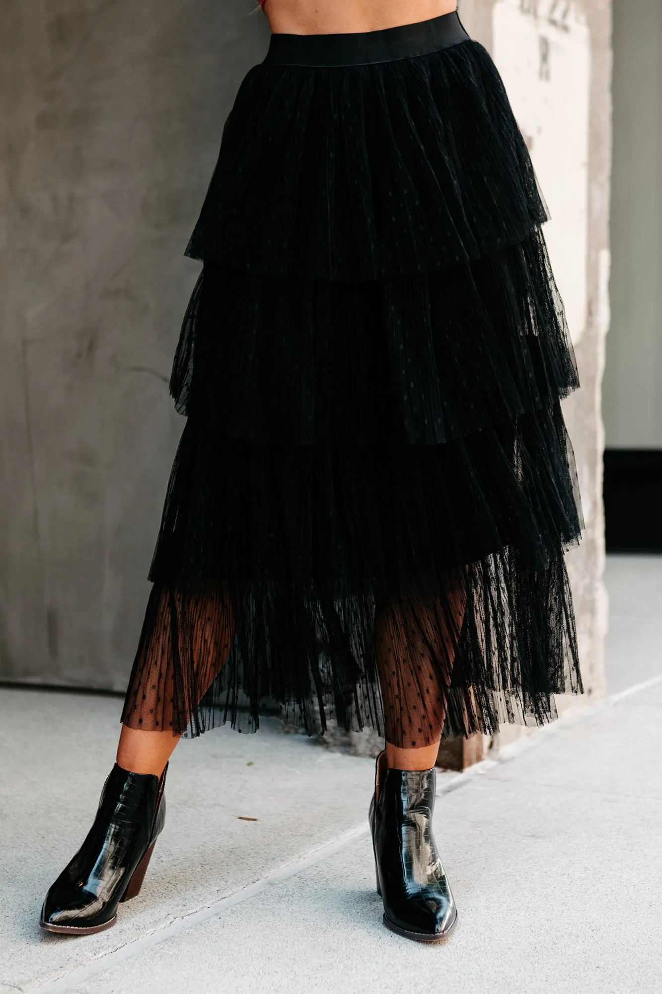 Take A Bow Tiered Tulle Midi Skirt (Black)